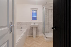 Family bathroom - click for photo gallery